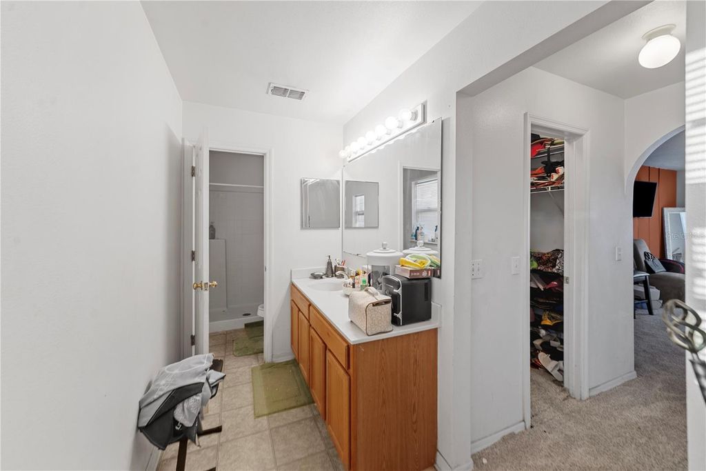 Image 20 of property listing at 12965 TRIBUTE DRIVE, Riverview, FL 33578