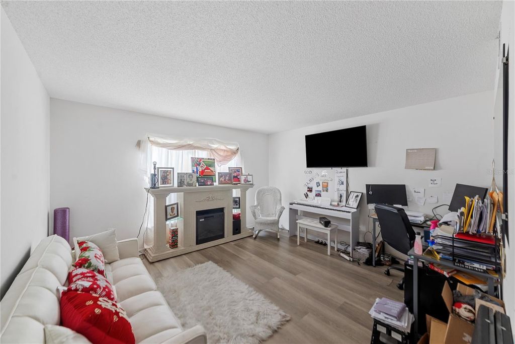 Image 5 of property listing at 12965 TRIBUTE DRIVE, Riverview, FL 33578