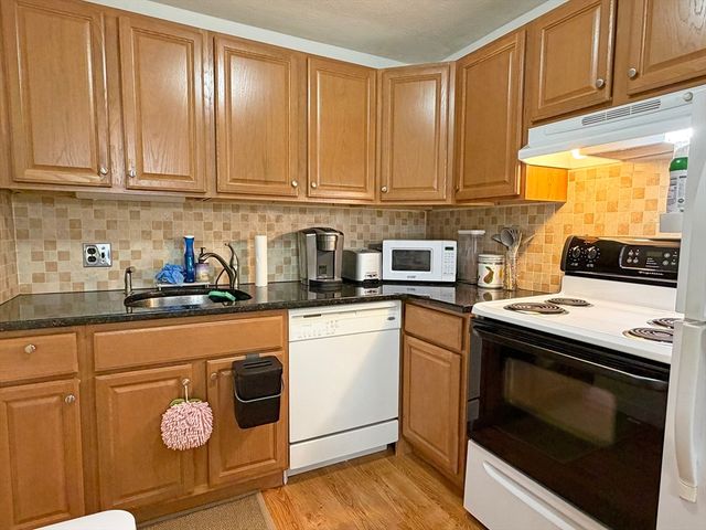 1077 Chestnut St 8, Newton, MA 02464