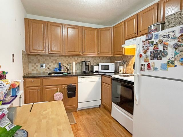 1077 Chestnut St 8, Newton, MA 02464