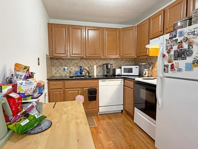 1077 Chestnut St 8, Newton, MA 02464