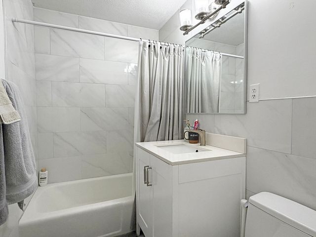 1077 Chestnut St 8, Newton, MA 02464