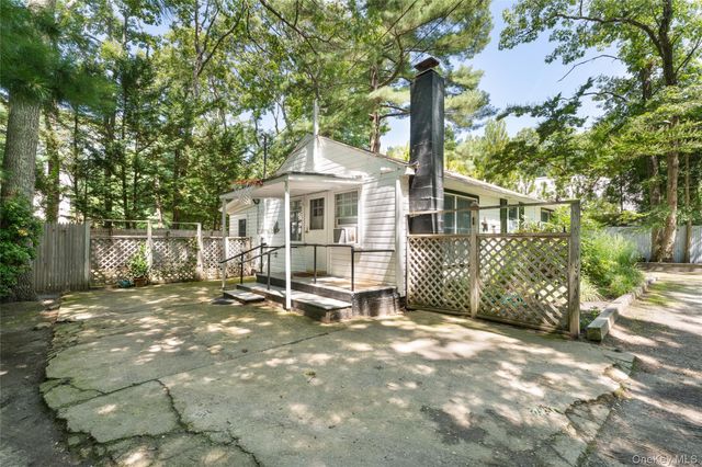 141 W Neck Road, Southampton, NY 11968