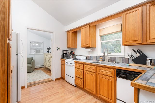 141 W Neck Road, Southampton, NY 11968