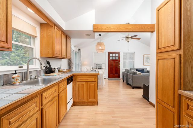 141 W Neck Road, Southampton, NY 11968
