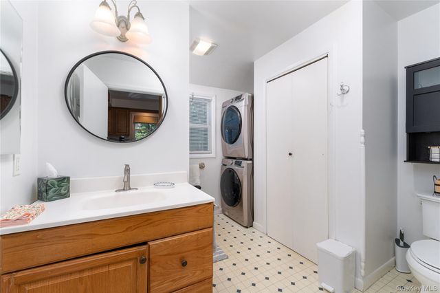 141 W Neck Road, Southampton, NY 11968