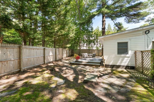 141 W Neck Road, Southampton, NY 11968