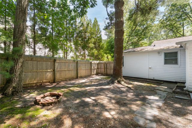 141 W Neck Road, Southampton, NY 11968