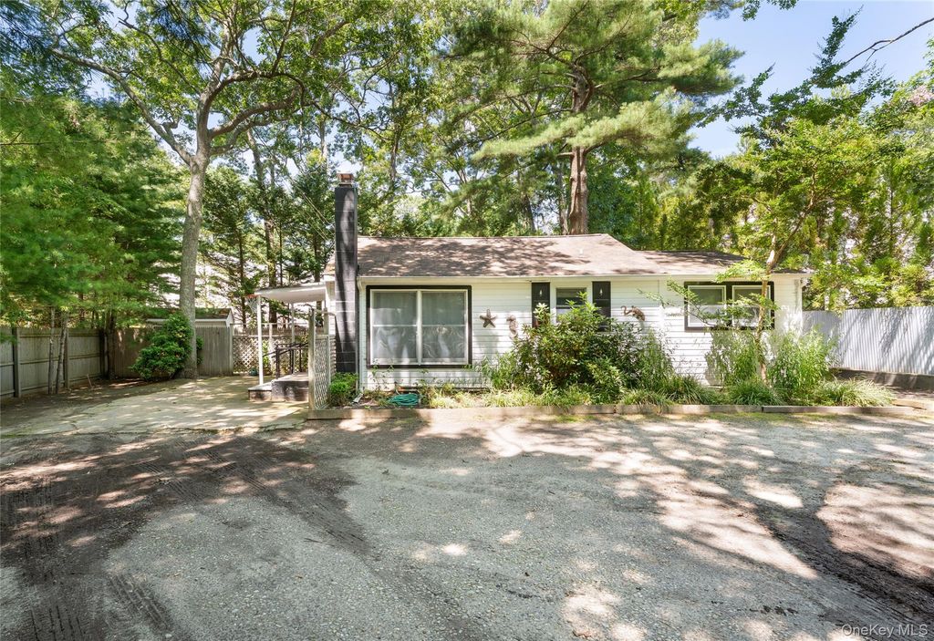 141 W Neck Road, Southampton, NY 11968