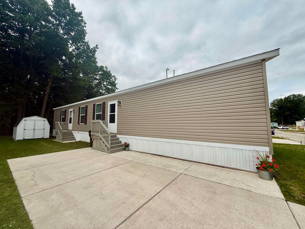 1178 Ironstone Drive, Mount Pleasant, MI 48858