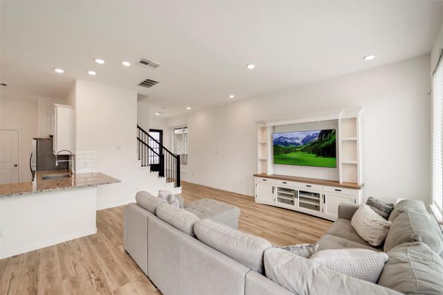 4127 Champlain Way, Iowa Colony, TX 77583