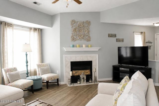 4146 Breezewood Drive Apt 202, Wilmington, NC 28412