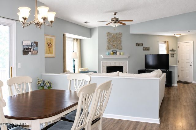 4146 Breezewood Drive Apt 202, Wilmington, NC 28412
