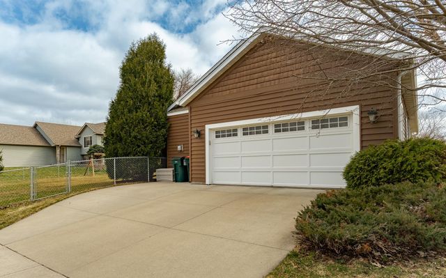 4541 Savannah Drive NW, Rochester, MN 55901