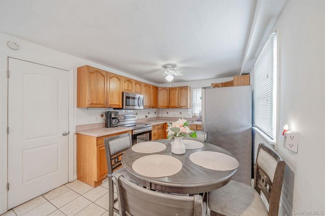 72 Crown Street, Deer Park, NY 11729