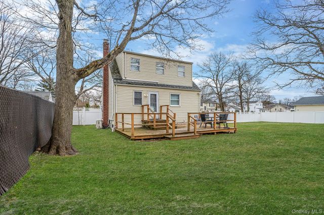 72 Crown Street, Deer Park, NY 11729