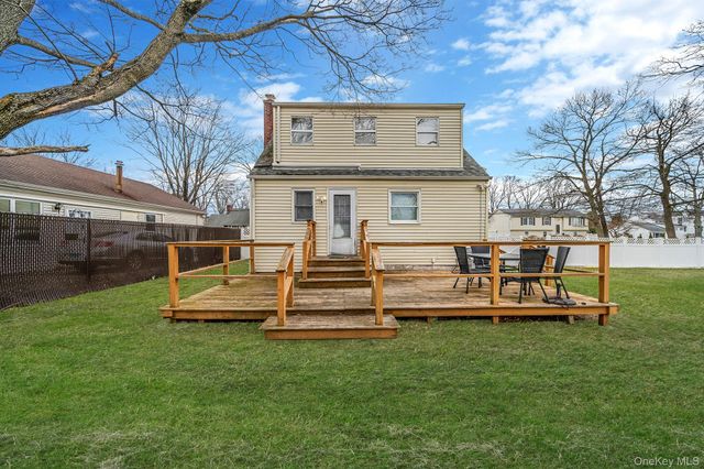 72 Crown Street, Deer Park, NY 11729