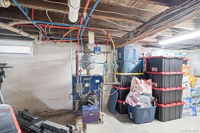 72 Crown Street, Deer Park, NY 11729