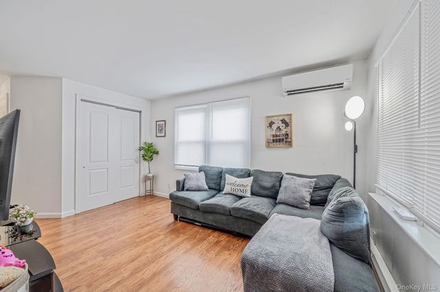 72 Crown Street, Deer Park, NY 11729