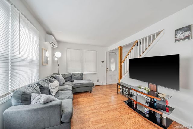 72 Crown Street, Deer Park, NY 11729