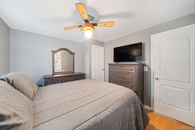 72 Crown Street, Deer Park, NY 11729