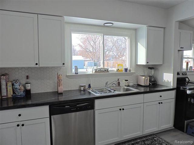 1465 Norton Street, Burton, MI 48529