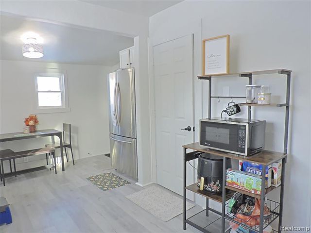 1465 Norton Street, Burton, MI 48529