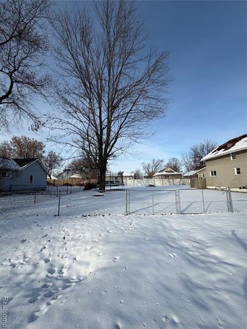 1465 Norton Street, Burton, MI 48529