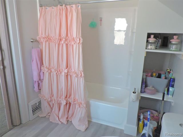 1465 Norton Street, Burton, MI 48529