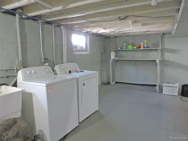 1465 Norton Street, Burton, MI 48529