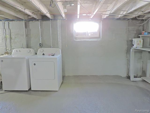 1465 Norton Street, Burton, MI 48529