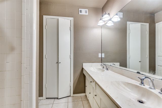 2206 Greenbriar Court, Grand Prairie, TX 75050