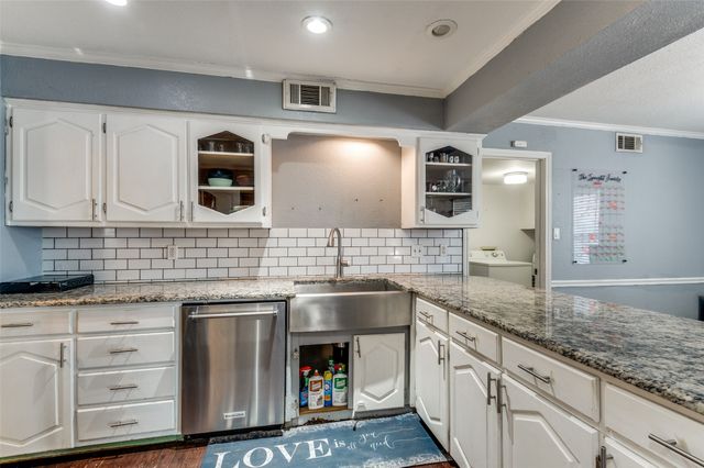 2206 Greenbriar Court, Grand Prairie, TX 75050