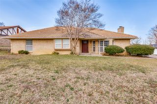 2206 Greenbriar Court, Grand Prairie, TX 75050