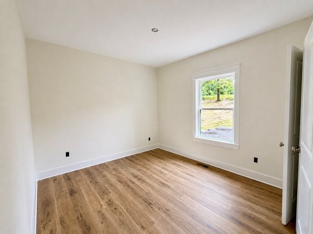 1475 Spann Rd, Charlotte, TN 37036