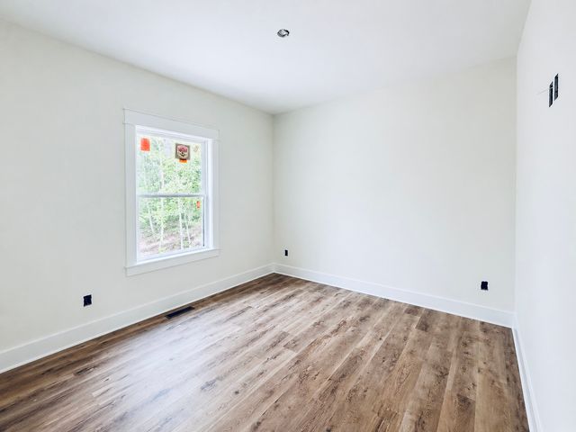 1475 Spann Rd, Charlotte, TN 37036