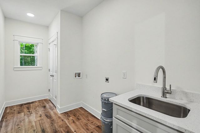 1475 Spann Rd, Charlotte, TN 37036