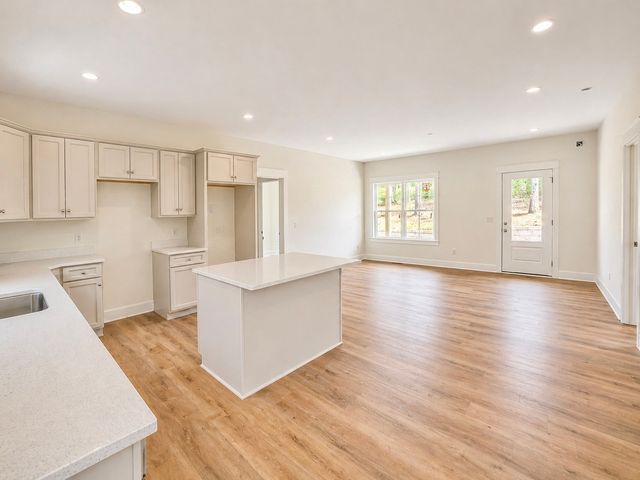 1475 Spann Rd, Charlotte, TN 37036