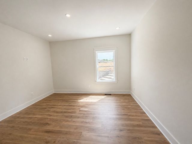 1475 Spann Rd, Charlotte, TN 37036