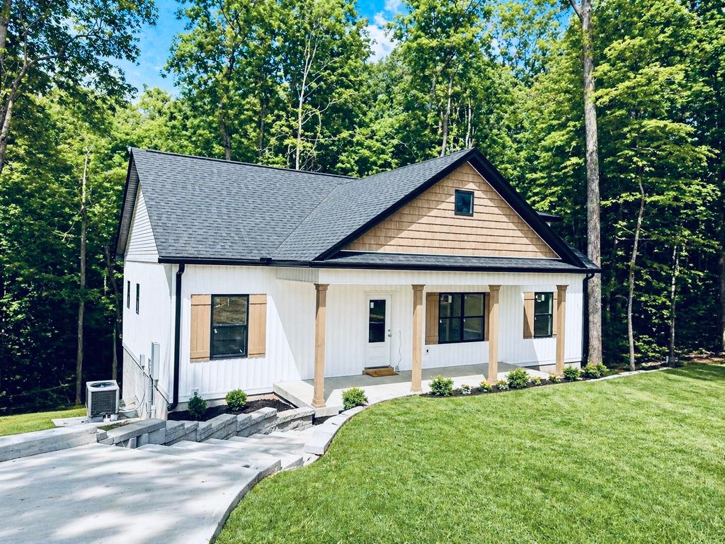 1475 Spann Rd, Charlotte, TN 37036