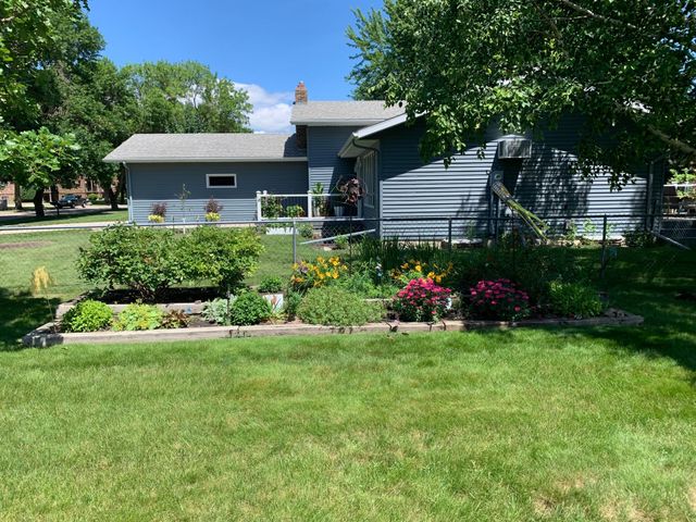 3657 River Drive S, Fargo, ND 58104