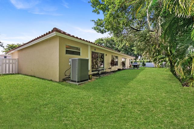 9532 NW 9th Court, Plantation, FL 33324