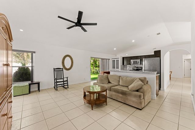 9532 NW 9th Court, Plantation, FL 33324