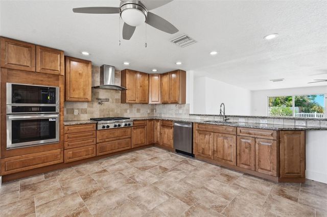 711 64TH AVENUE, St Pete Beach, FL 33706