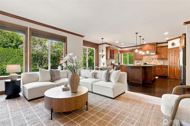 17518 NE 119th Way, Redmond, WA 98052