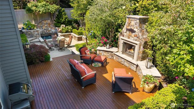 17518 NE 119th Way, Redmond, WA 98052