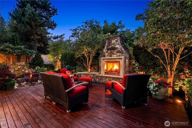 17518 NE 119th Way, Redmond, WA 98052