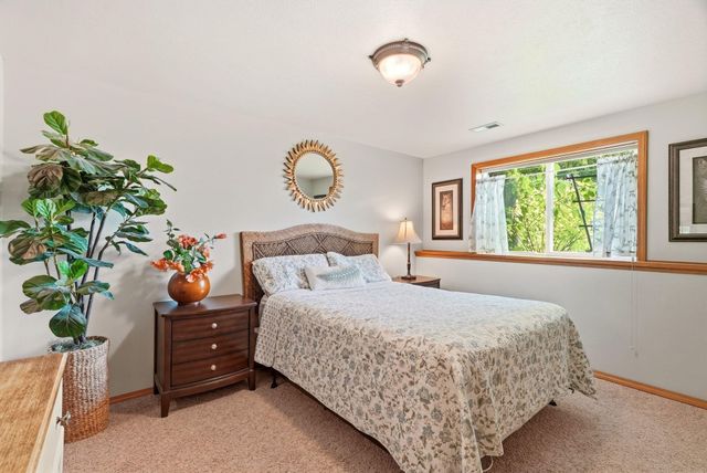 9818 E Whitman Ct, Spokane, WA 99206