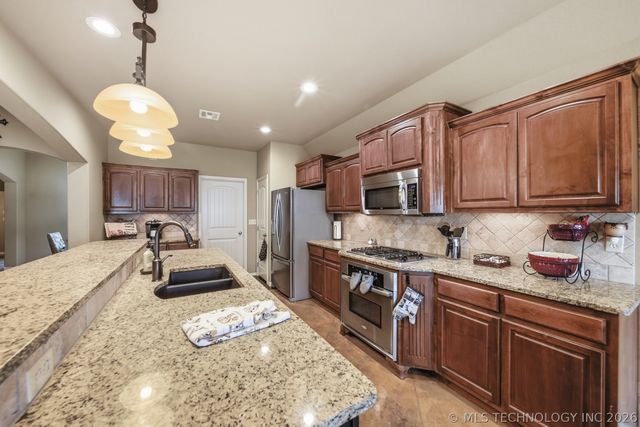 1013 S 71st Street, Broken Arrow, OK 74014