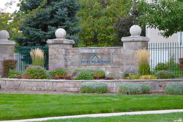 2812 W MCKINLEY CIR, Taylorsville, UT 84129